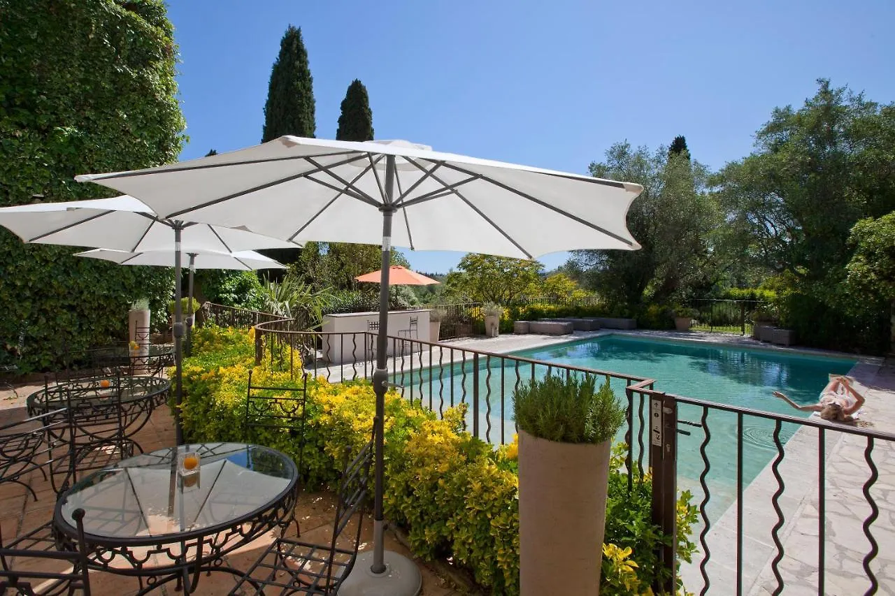 Hotel Le Manoir de L'Étang Mougins 3*,  Francia